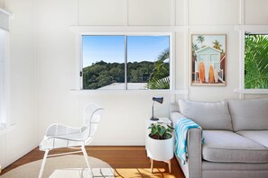 Living area - 2-bed Beach House in Burleigh Heads Amidst Nature (Gold Coast)