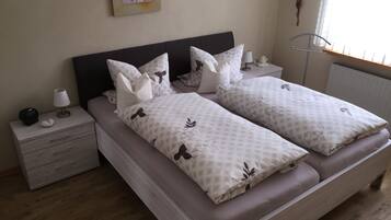 2 bedrooms, iron/ironing board, WiFi, bed sheets