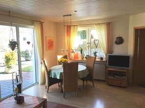 Dining - Apartment 'Ferienwohnung, 60qm' with Shared Terrace, Shared Garden and Wi-Fi (Olsberg)