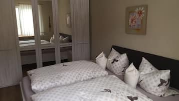 2 bedrooms, iron/ironing board, WiFi, bed sheets