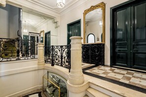 Handrails in hallways