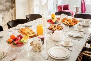 Daily local cuisine breakfast for a fee