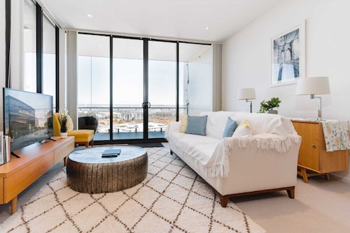 1-bed With Amazing Views, Pool, Gym, BBQ & Parking