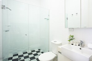 Apartment | Bathroom