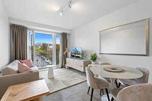 Living room - Lovely Boutique 1-bed Unit With Gym & Pool (Melbourne)