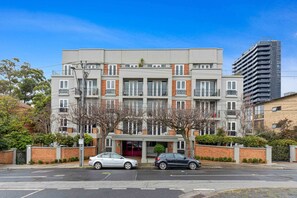 Apartment | Exterior - Lovely Boutique 1-bed Unit With Gym & Pool (Melbourne)
