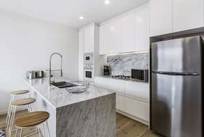 Apartment | Private kitchen - Boutique Apartment in Quiet, Sought-after Suburb (Melbourne)