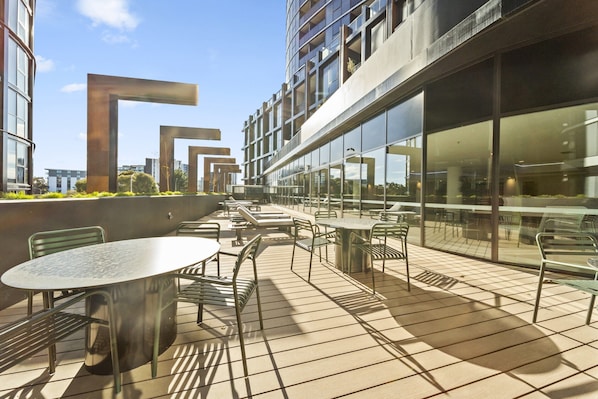 Outdoor dining - Phillip 2-bed: Chic Interiors, Amazing Amenities (Canberra)