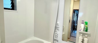 Ideal for sightseeing in Yokohama Chinatown, Motomachi, Yamate area|Quiet and comfortable house (62 sq.m.)|Easy access to Kamakura!