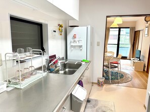 Fridge, microwave, stovetop, cookware/dishes/utensils