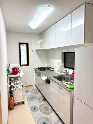 Fridge, microwave, stovetop, cookware/dishes/utensils