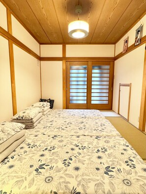 2 多间卧室、熨斗/熨衣板、免费 WiFi、床单