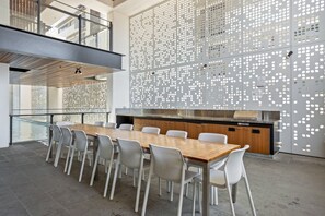 Apartment | Dining - Riverside 2-bed by Brisbane's Landmarks (Brisbane)