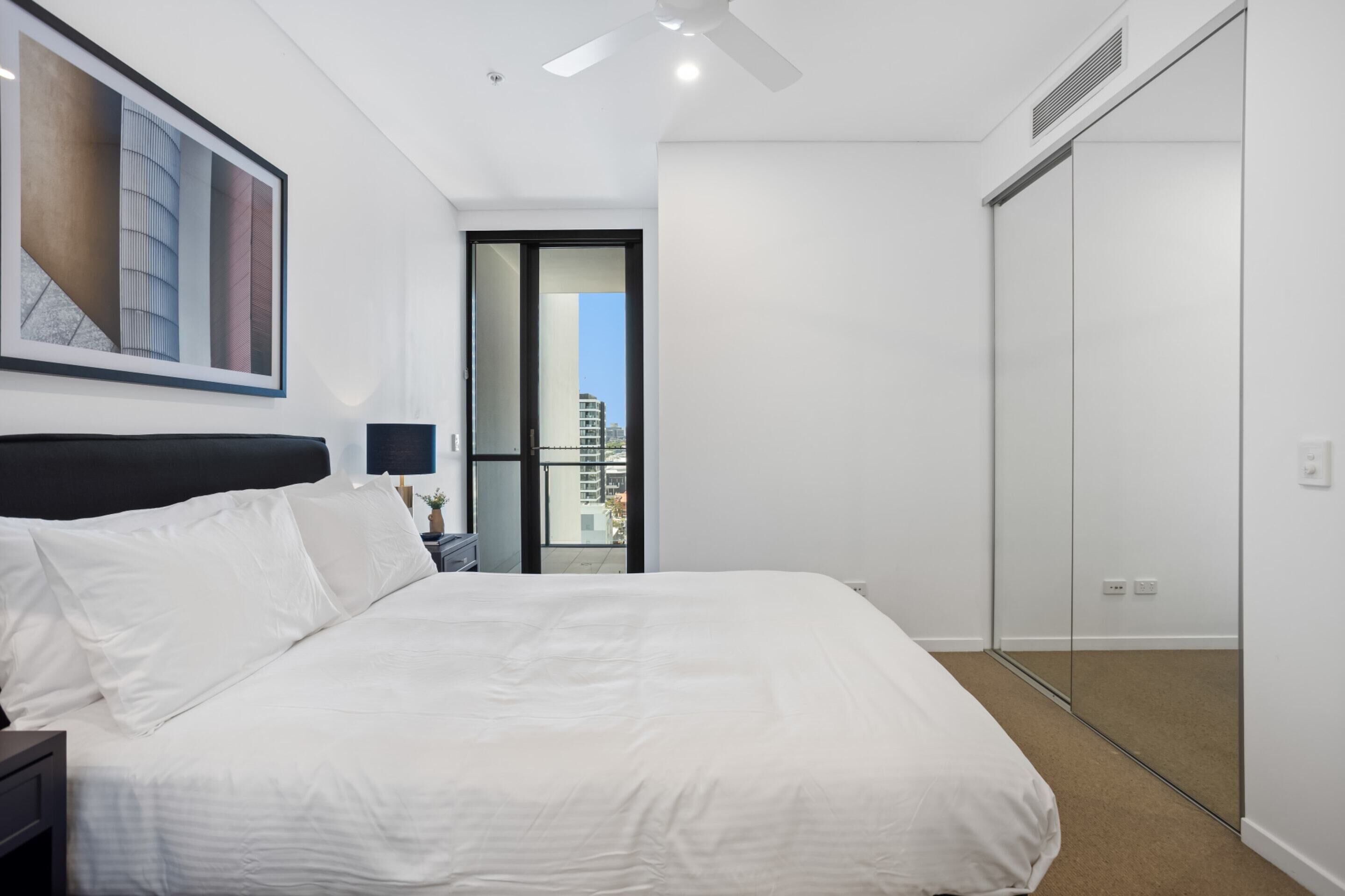 2 bedrooms, laptop workspace, iron/ironing board, bed sheets