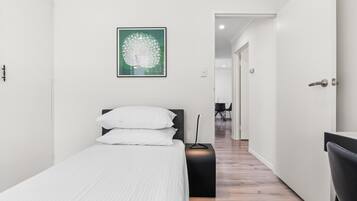 Apartment | 2 bedrooms, laptop workspace, iron/ironing board, bed sheets