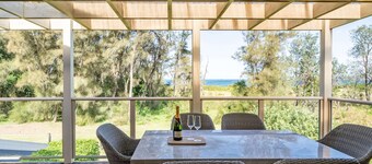 3-bed Seaside Serenity Escape at Long Beach