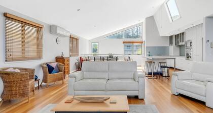 3-bed Seaside Serenity Escape at Long Beach