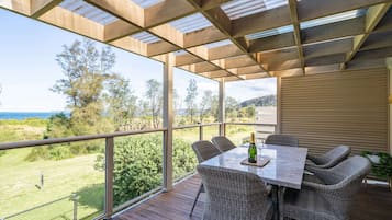 Apartment | Outdoor dining