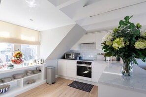 Micro-ondes, four, plaque de cuisson, lave-vaisselle