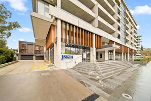 Apartment | Exterior - Inner-city 2-bed With Large Balcony, Garden & Gym (Canberra)