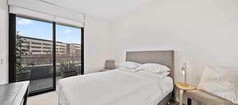 Inner-city 2-bed With Large Balcony, Garden & Gym