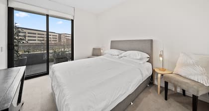 Inner-city 2-bed With Large Balcony, Garden & Gym