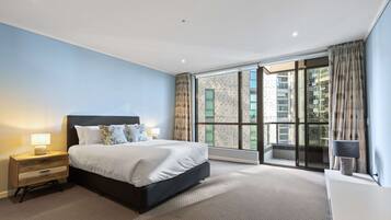 Apartment | 2 bedrooms, iron/ironing board, bed sheets