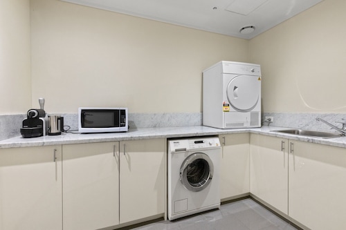 2-bed Inner-city Pad With Gym