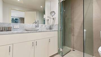 Apartment | Badezimmer | Badewanne, Haartrockner, Handtücher, Seife