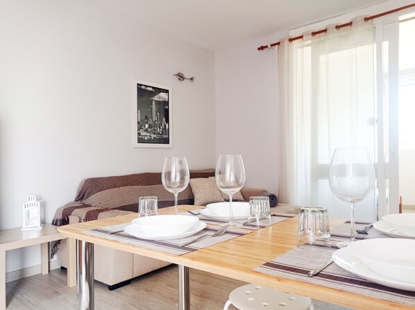 Dining - Vacation Home 'Easystay Costa Del Silencio Wifi' with Shared Pool and Wi-Fi (Costa del Silencio)