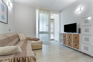 TV - Vacation Home 'Easystay Costa Del Silencio Wifi' with Shared Pool and Wi-Fi (Costa del Silencio)