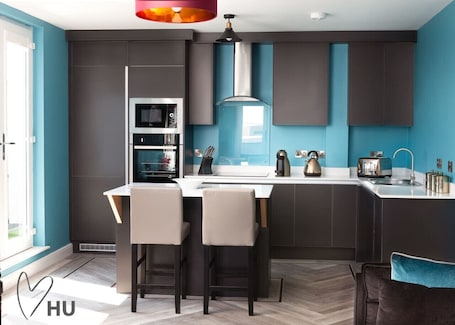 Fridge, microwave, oven, stovetop. We Love HU -Sky Marina Suite