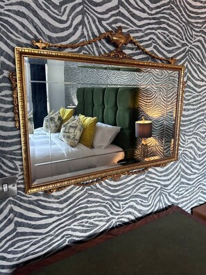 Tabla de planchar con plancha, cuna de viaje y wifi 