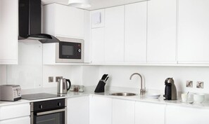 Fridge, microwave, oven, stovetop - Marina Suite -1 Bedroom Duplex- 305ER (Kingston upon Hull)