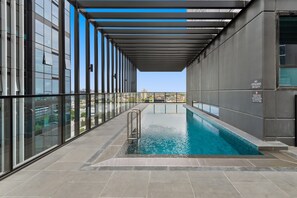Apartment | Pool | Outdoor pool - Sophisticated 2-bed With Bay Views & Amenities (Melbourne)