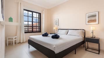 1 dormitorio, tabla de planchar con plancha, wifi y ropa de cama