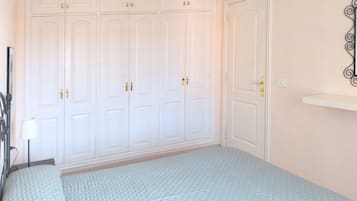 Bügeleisen/Bügelbrett, WLAN, Bettwäsche