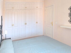 Bügeleisen/Bügelbrett, WLAN, Bettwäsche