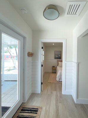 2 soverom, strykejern/-brett, reiseseng for barn og wi-fi (inkludert)