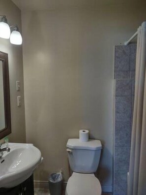 Triple Room | Bathroom