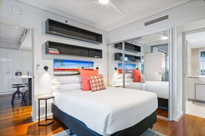 2 bedrooms, laptop workspace, iron/ironing board, bed sheets - 2-bed Brisbane City Pad With Pool & Gym (Brisbane)