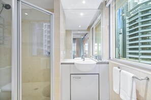 Bathroom - 2-bed Brisbane City Pad With Pool & Gym (Brisbane)