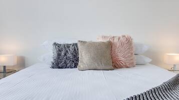 Căn hộ | 2 phòng ngủ, khu vực làm việc phù hợp cho laptop