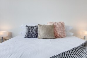 Leilighet | 2 soverom, skrivebord for bærbar PC, strykejern/-brett og sengetøy
