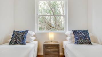 2 bedrooms, laptop workspace, iron/ironing board, bed sheets