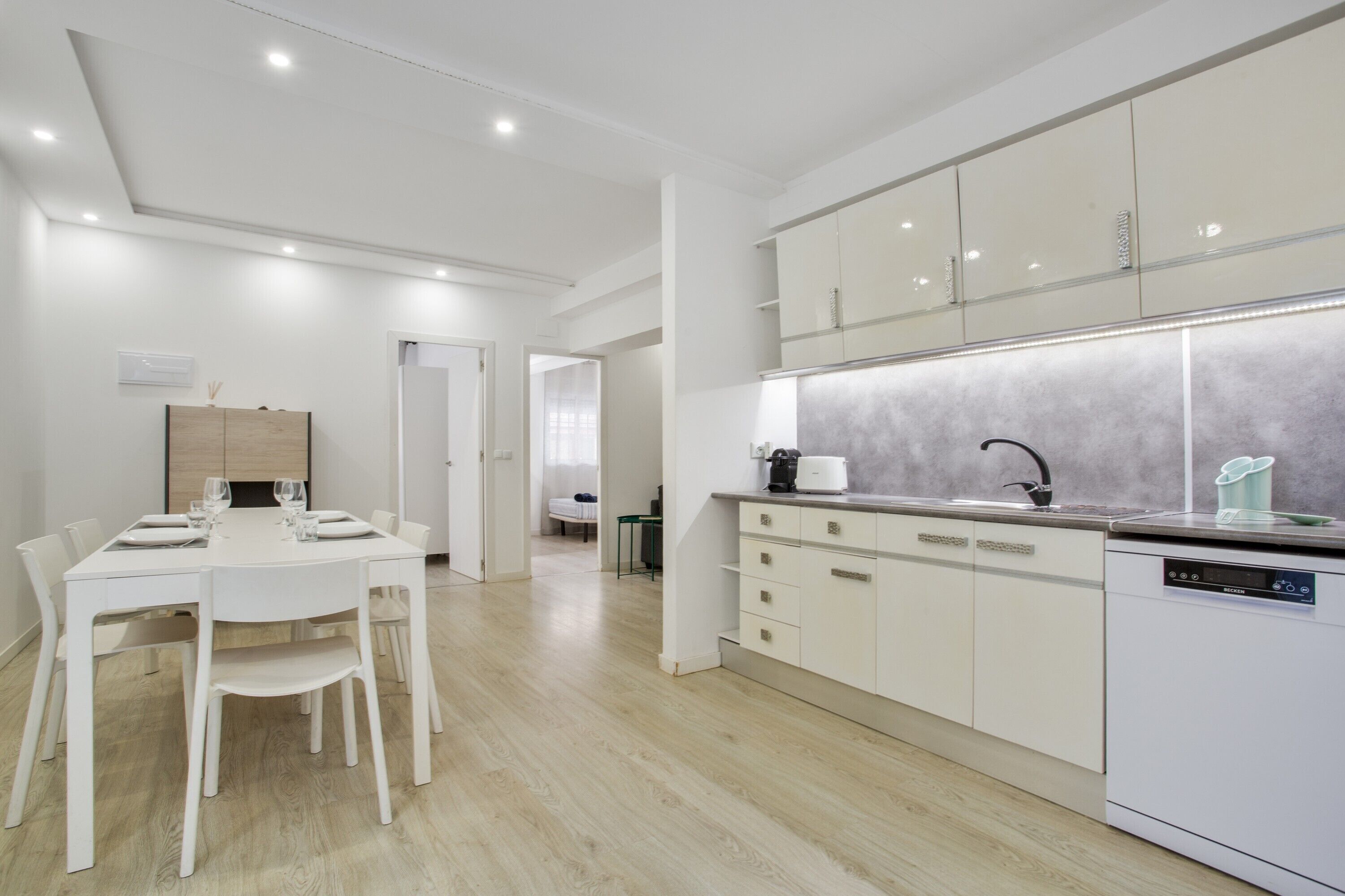 Fridge, oven, stovetop, dishwasher