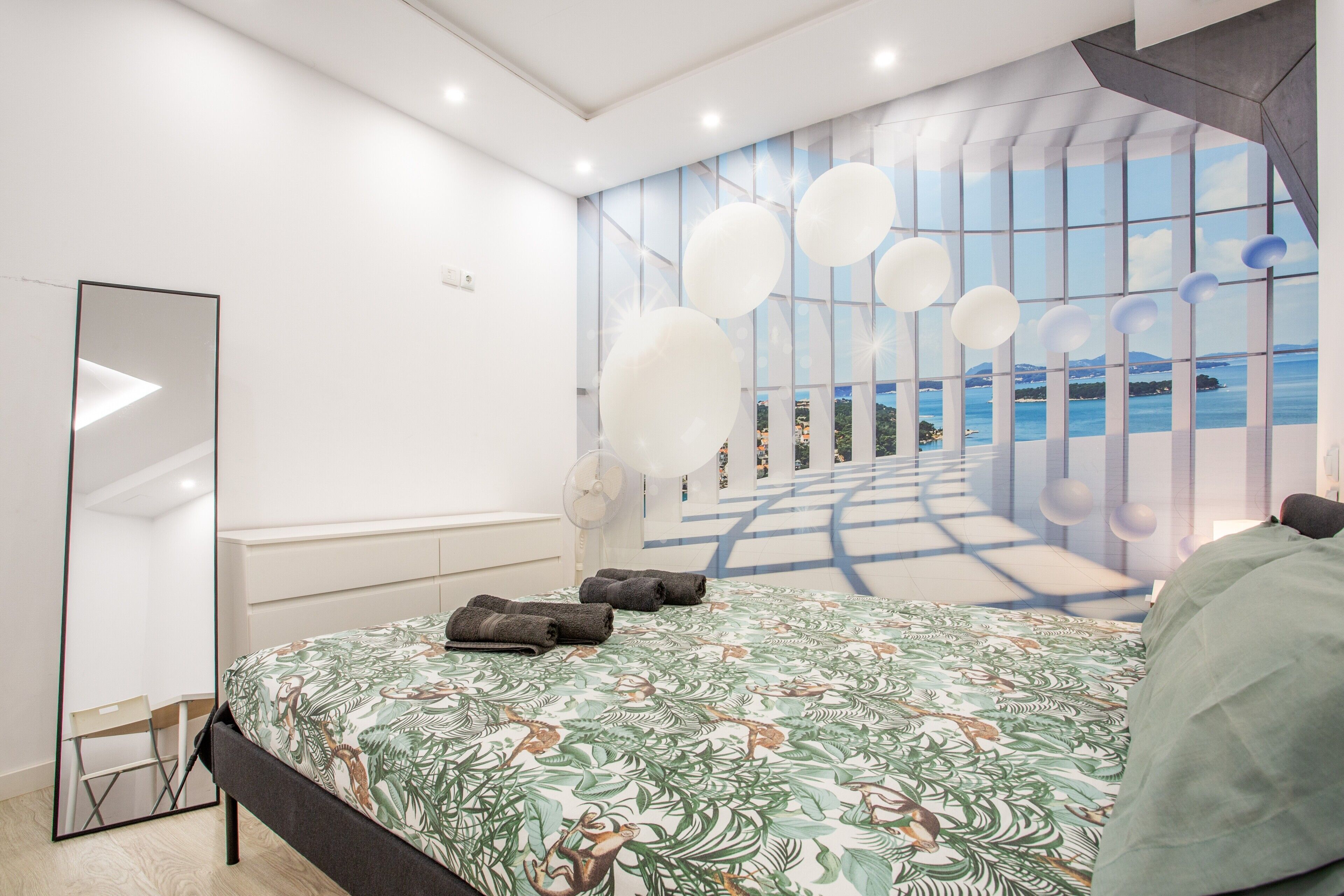 3 chambres, fer et planche à repasser, Wi-Fi, draps fournis