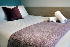 Desk, laptop workspace, free WiFi - Queen Street Place (Galway)