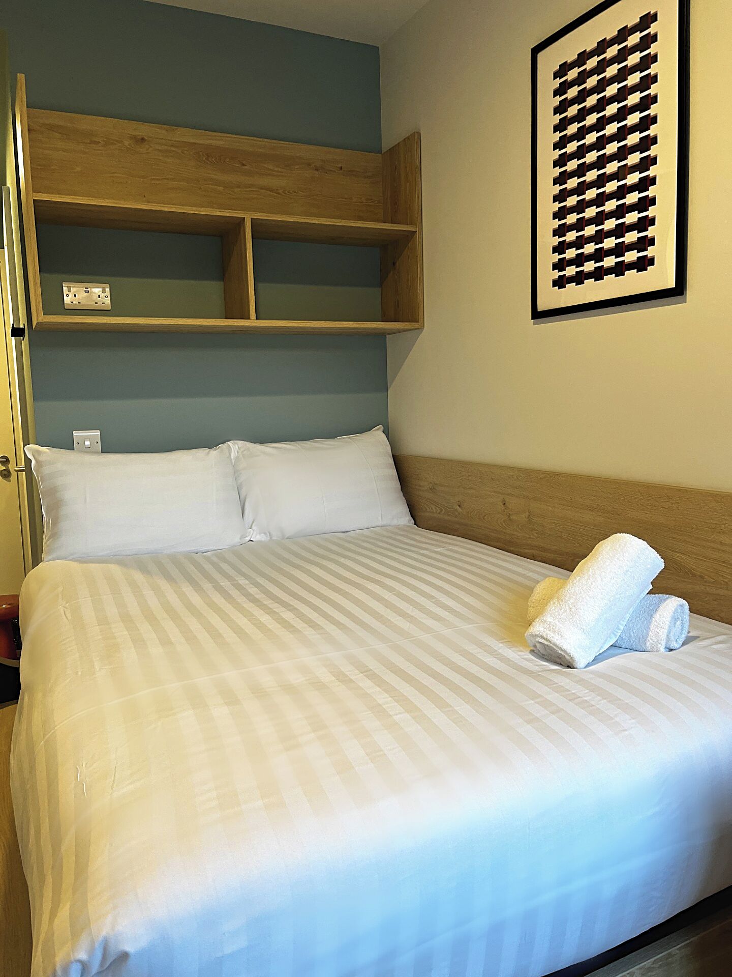 Bàn, khu vực làm việc phù hợp cho laptop 