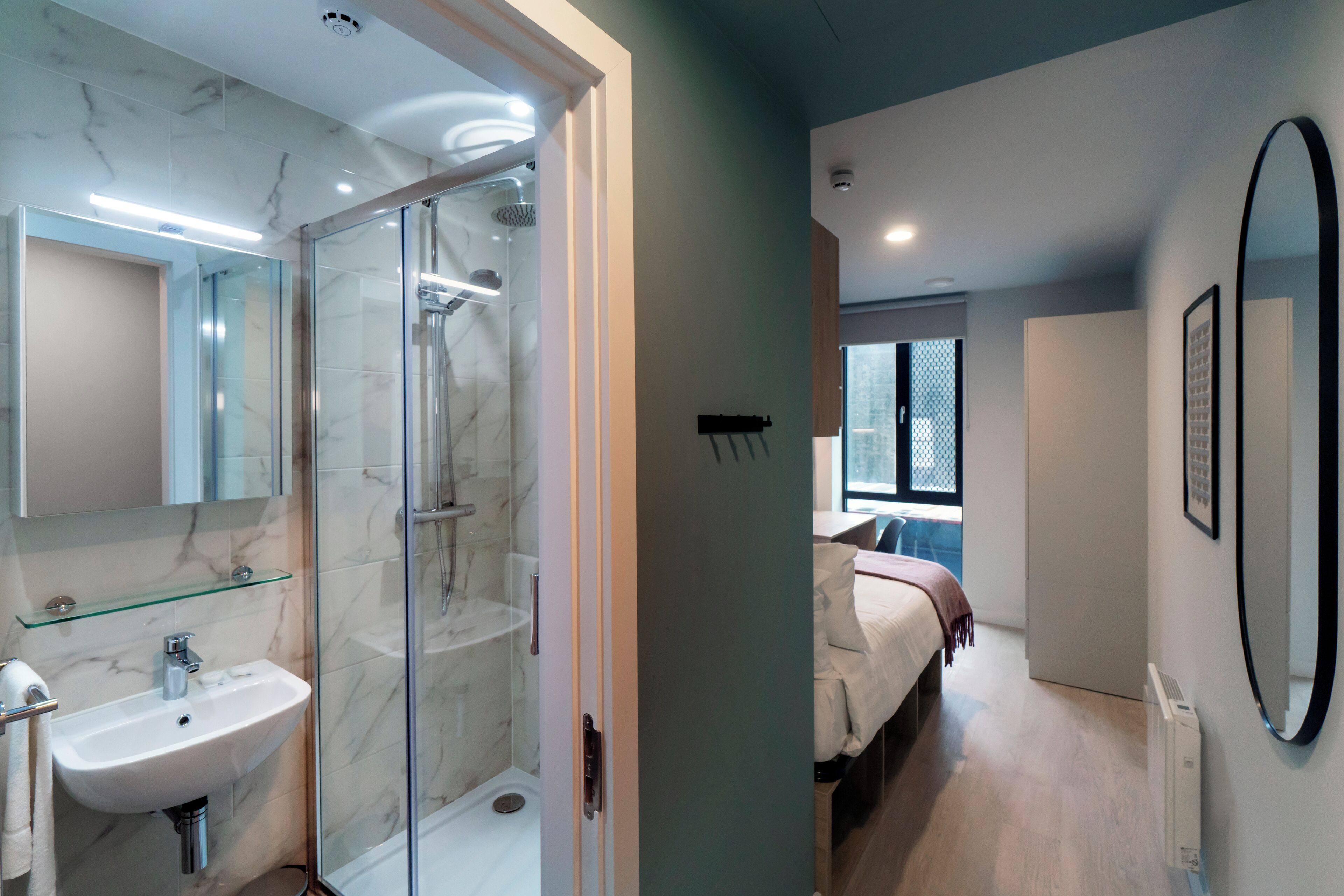 Quarto casal | Escrivaninha, espaço de trabalho para notebook, Wi-Fi de cortesia